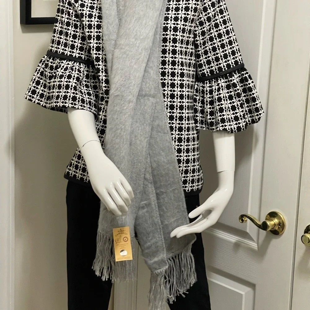 Alpaca Camargo beautiful gray woolly scarf new with tag